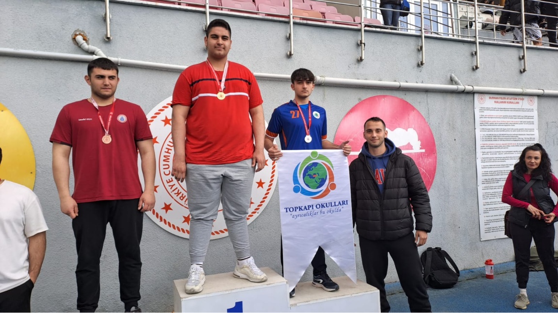 Liselerarası İstanbul Atletizm Şampiyonası Çekiç Atma 1.si Okulumuzun Öğrencisi Ahmet Çeviral 
